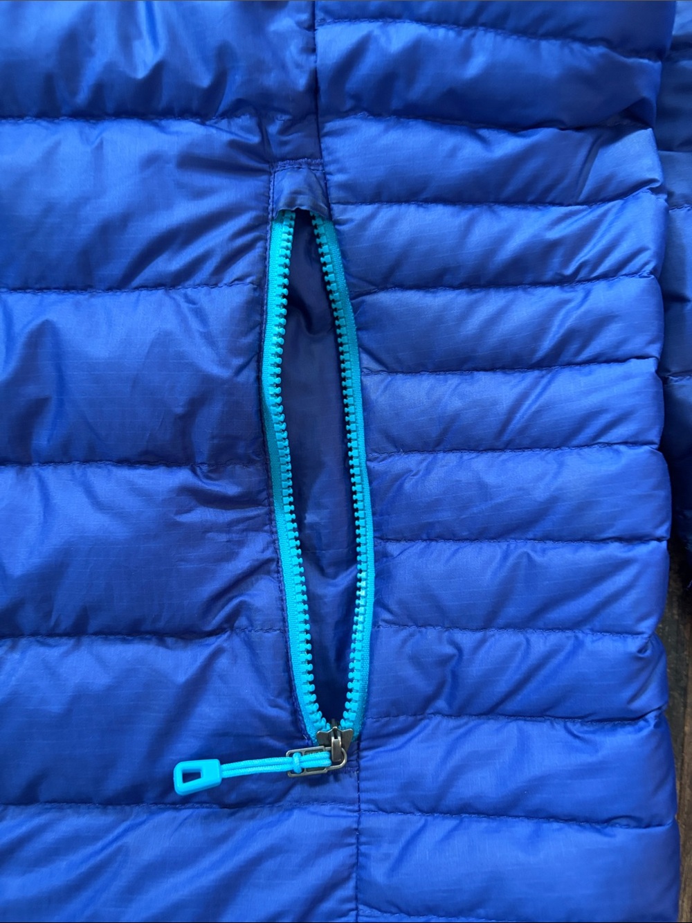 Patagonia Women’s Down Sweater Blue Puffer Jacket with Teal Trim - Picture 2 of 13